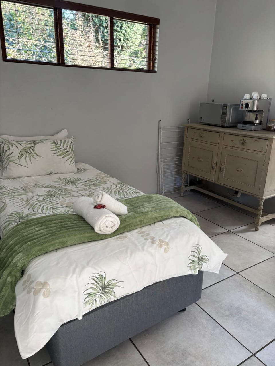 Olive Branch Cottage off grid Bed and Breakfast in Gauteng