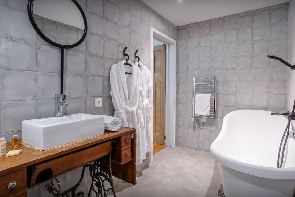 Bathroom, Bath