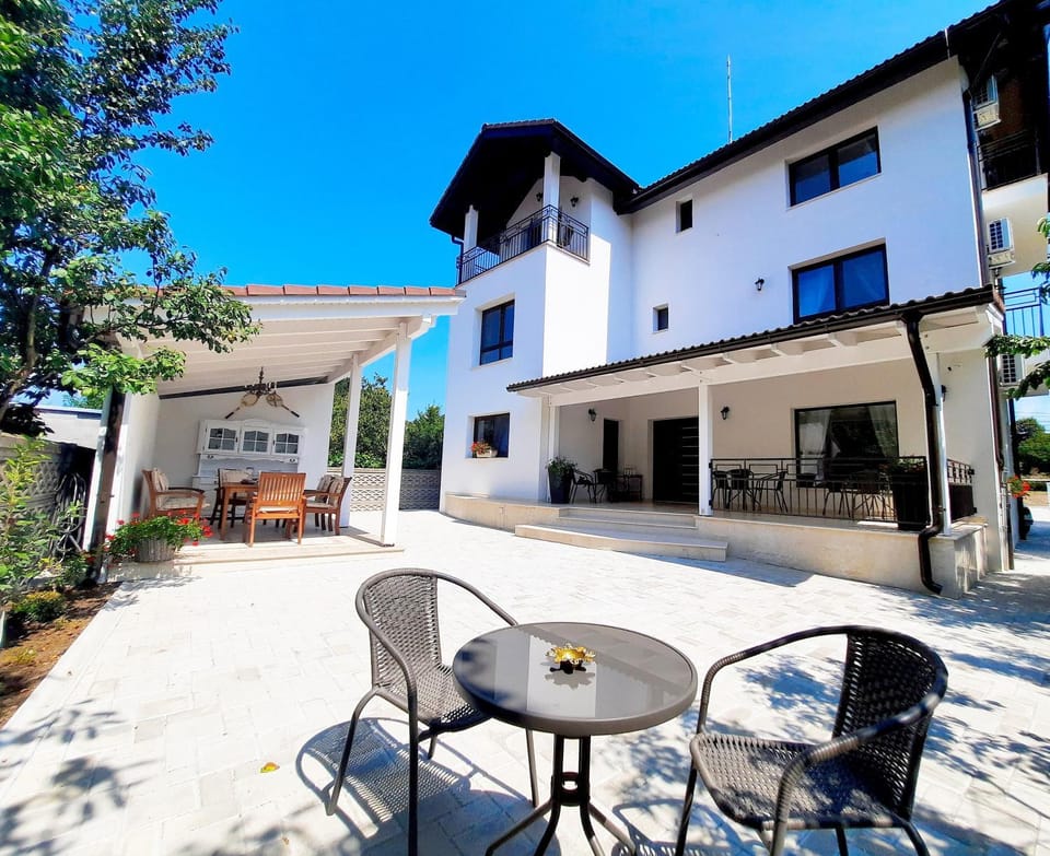 Patio, Inner courtyard view