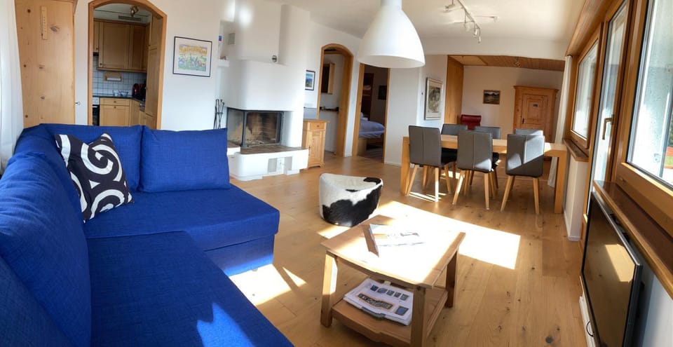 Living room, Photo of the whole room