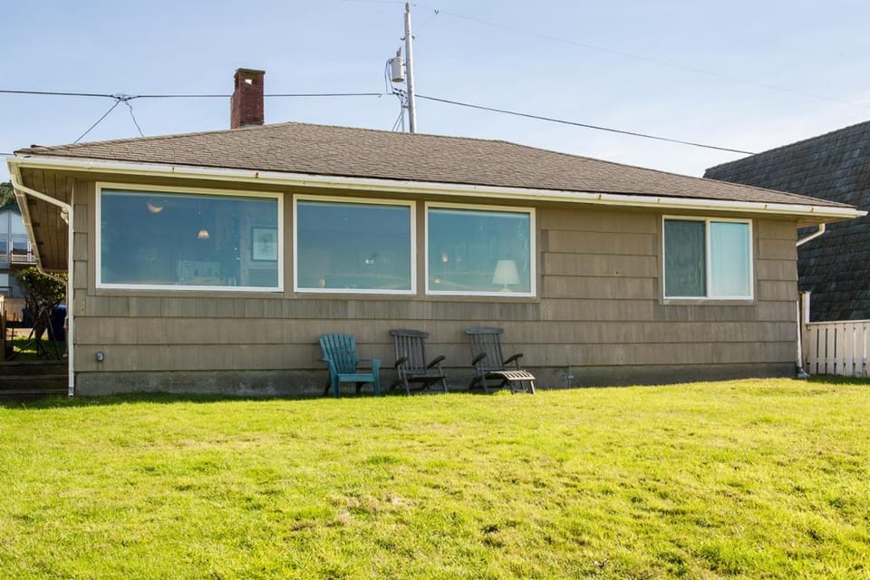 Beach Bungalow - Roads End House in Lincoln City
