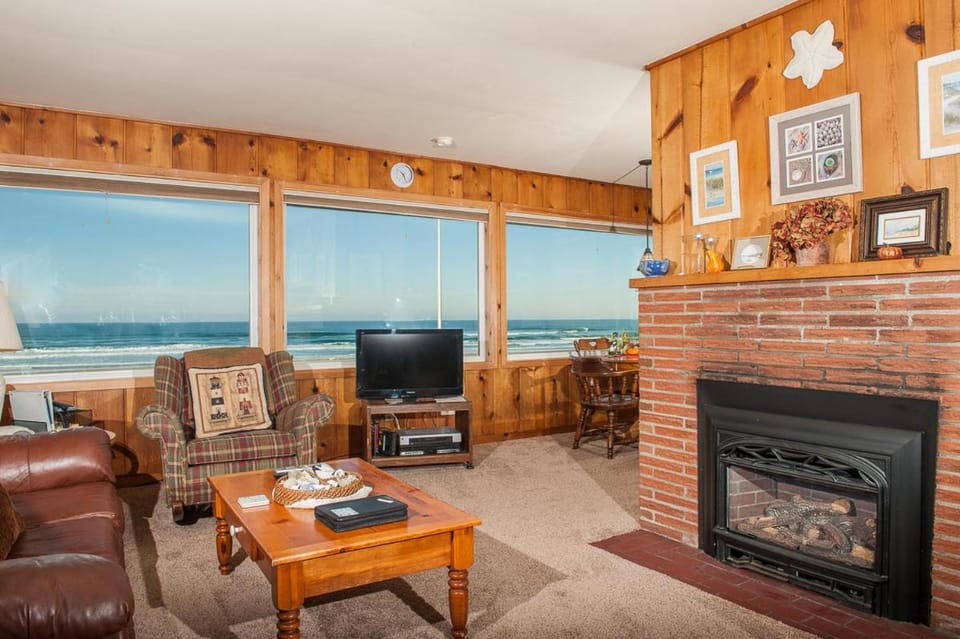 Beach Bungalow - Roads End House in Lincoln City