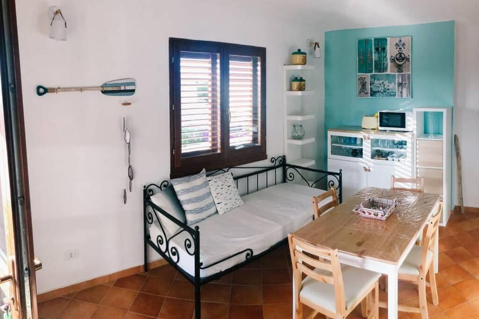 Kitchen or kitchenette, Living room, Photo of the whole room, Seating area, Dining area, minibar, air conditioner