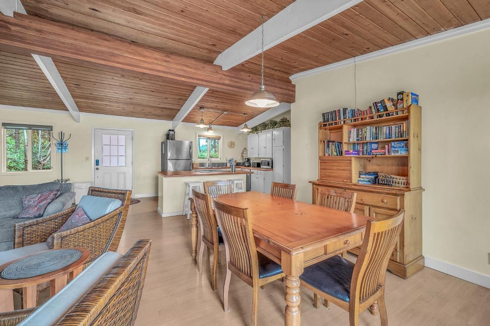 Breaking Waves Retreat House in Lincoln Beach