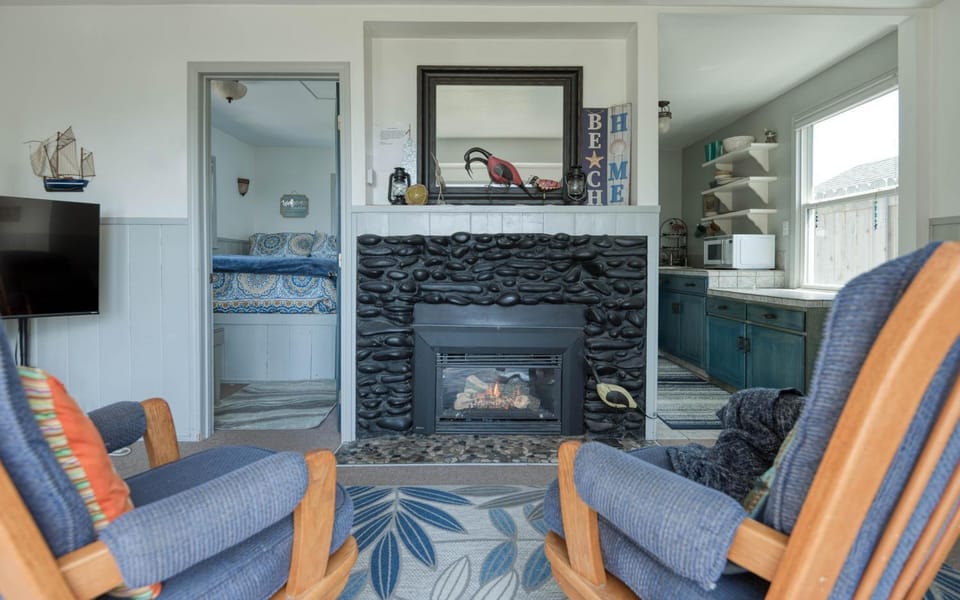Breeze Cottage House in Lincoln Beach