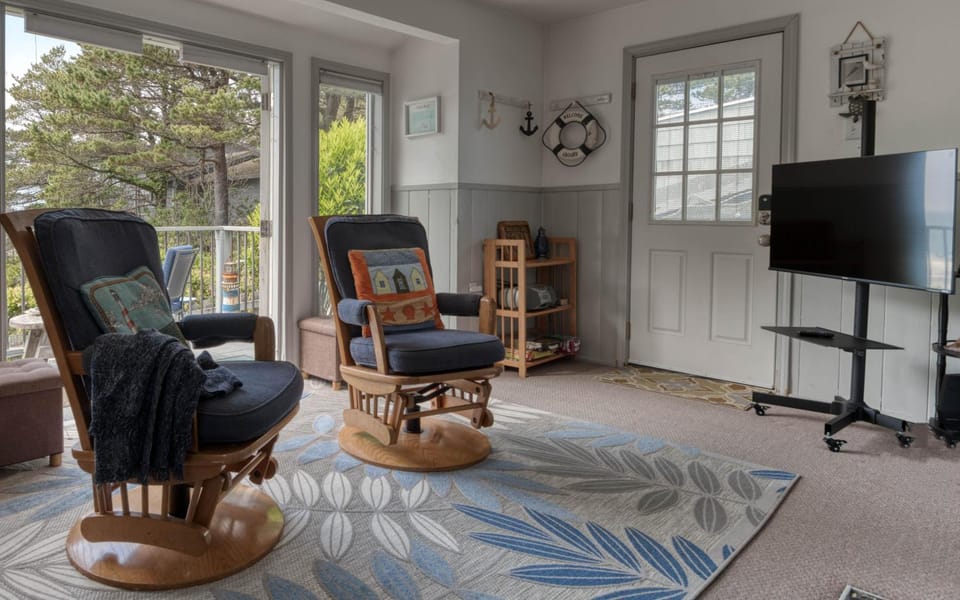 Breeze Cottage House in Lincoln Beach