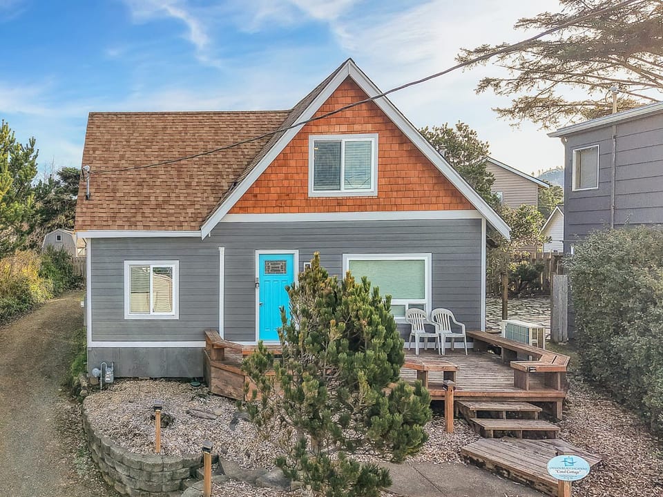 Coral Cottage House in Lincoln Beach