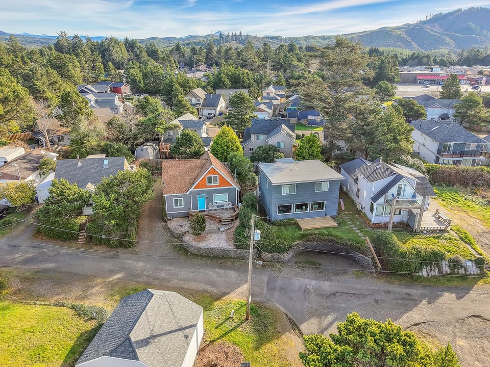 Coral Cottage House in Lincoln Beach
