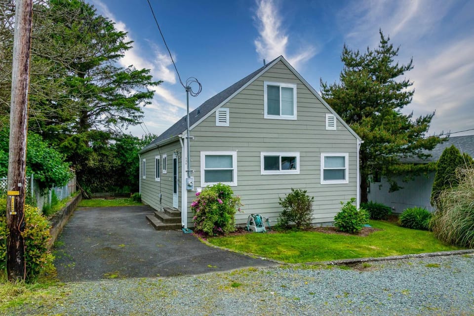 Easy Street House in Rockaway Beach