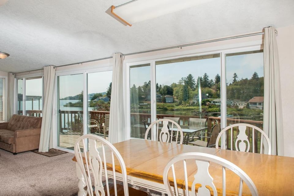 Lake Point Hideaway House in Neotsu