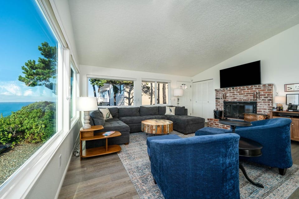 Lawtons View House in Lincoln City