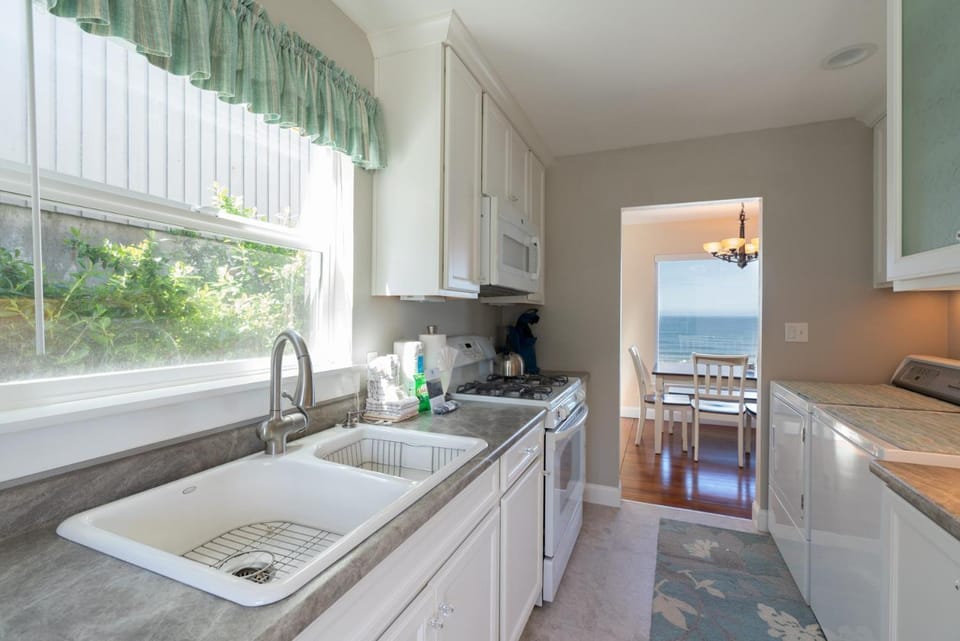 New Breakers House in Lincoln City