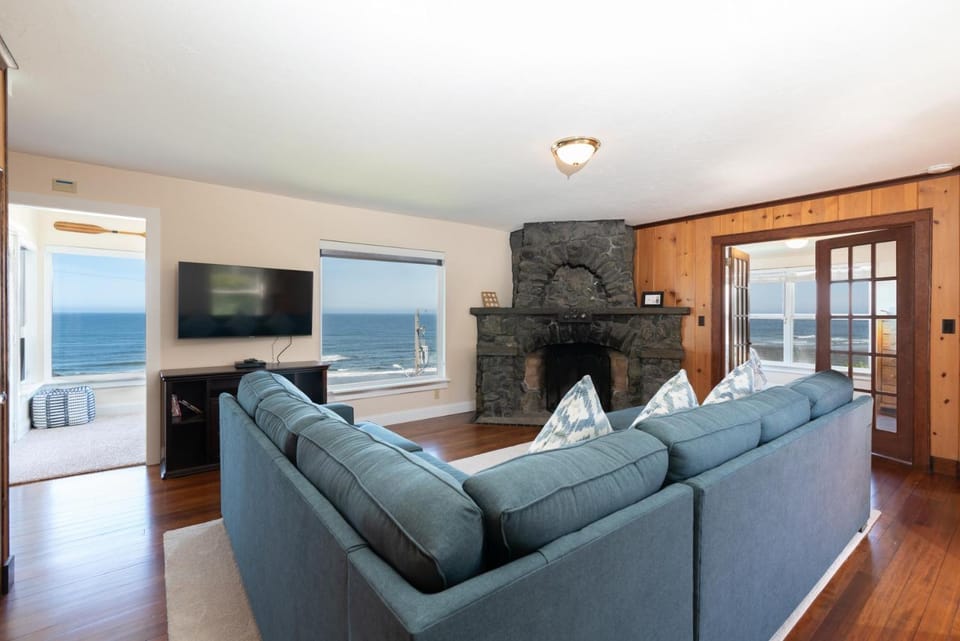 New Breakers House in Lincoln City