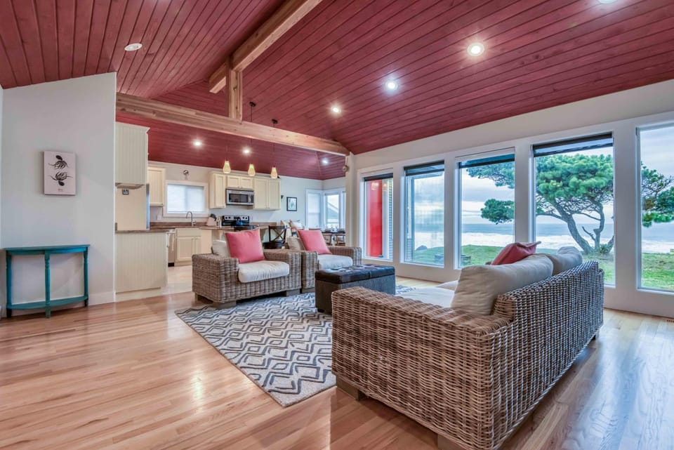 Oceans Edge House in Devils Lake