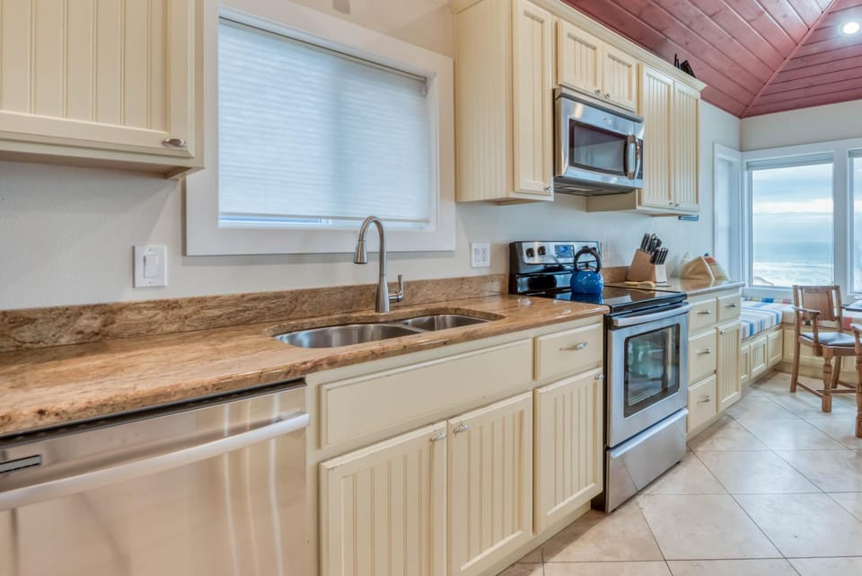 Oceans Edge House in Devils Lake