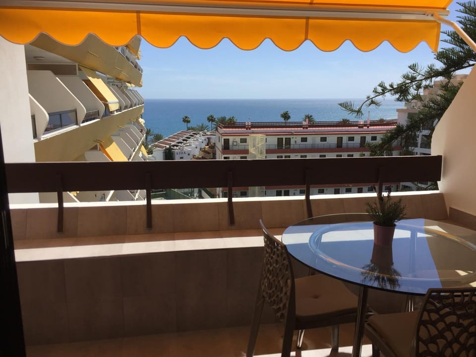 Las Arenas - apartamento moderno con vistas al mar y WiFi veloz de fibra óptica Apartment in Maspalomas