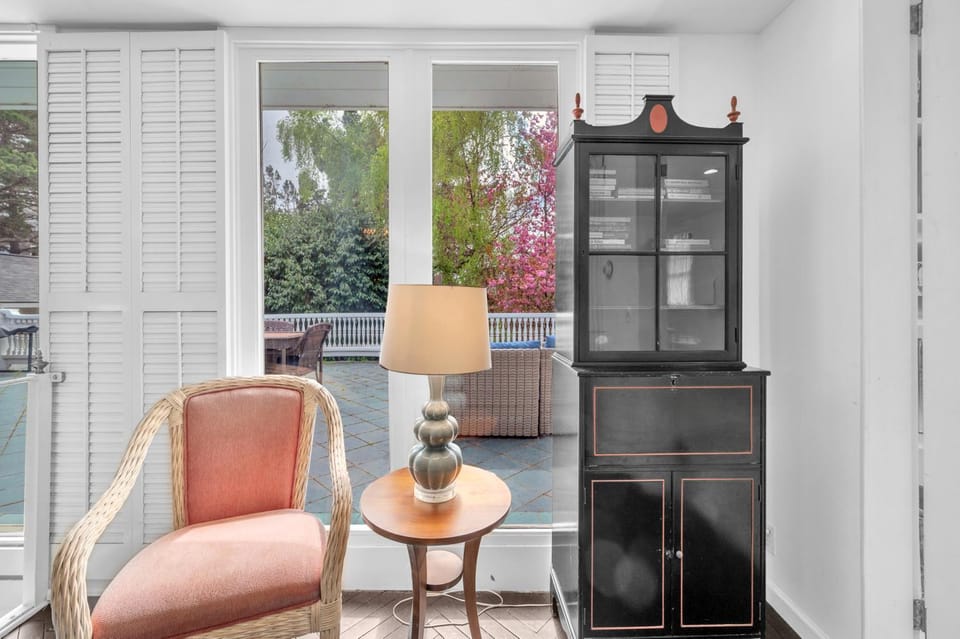 Day, Balcony/Terrace, Living room, Seating area, Garden view, furniture