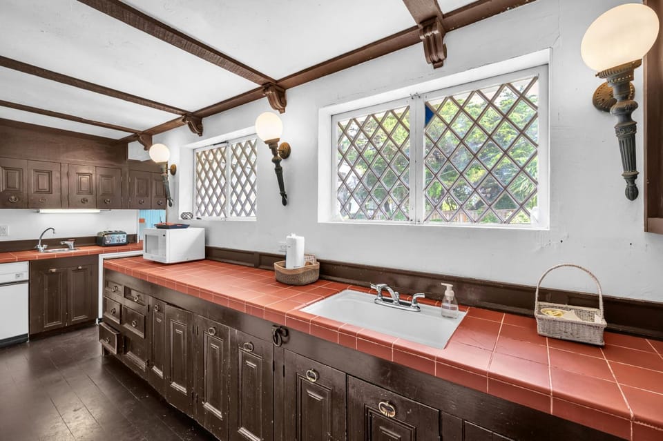Day, Garden, Kitchen or kitchenette, furniture, kitchen