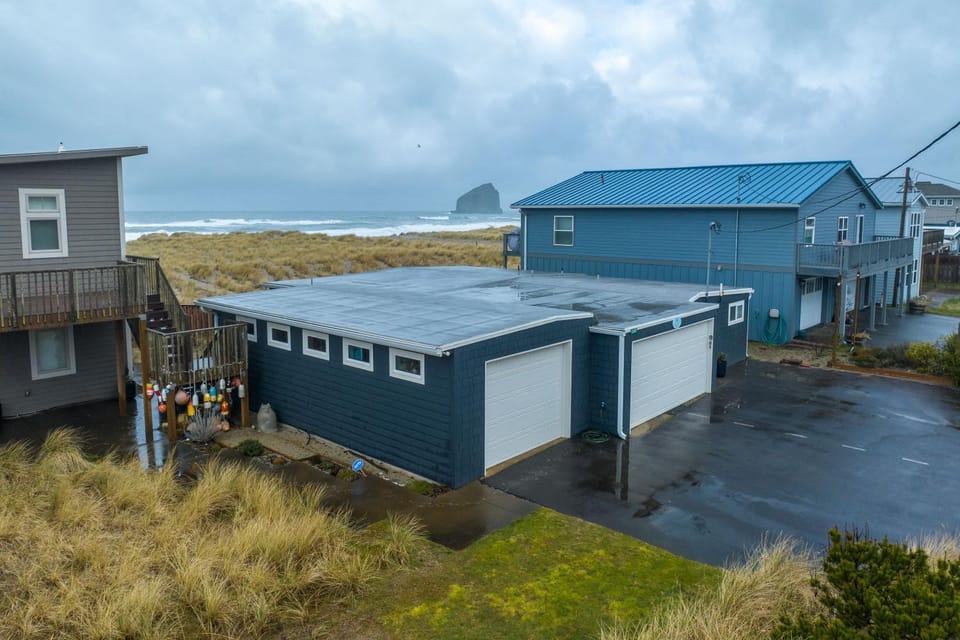 Sea Lion Crossing House in Pacific City