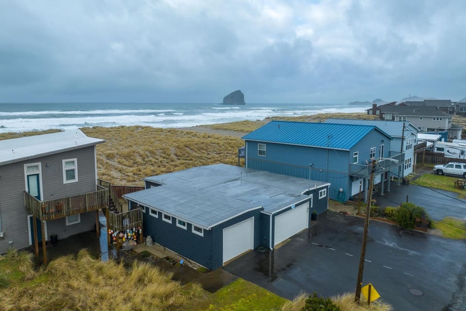 Sea Lion Crossing House in Pacific City
