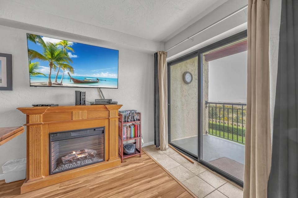 TV and multimedia, Balcony/Terrace, Living room, fireplace, furniture