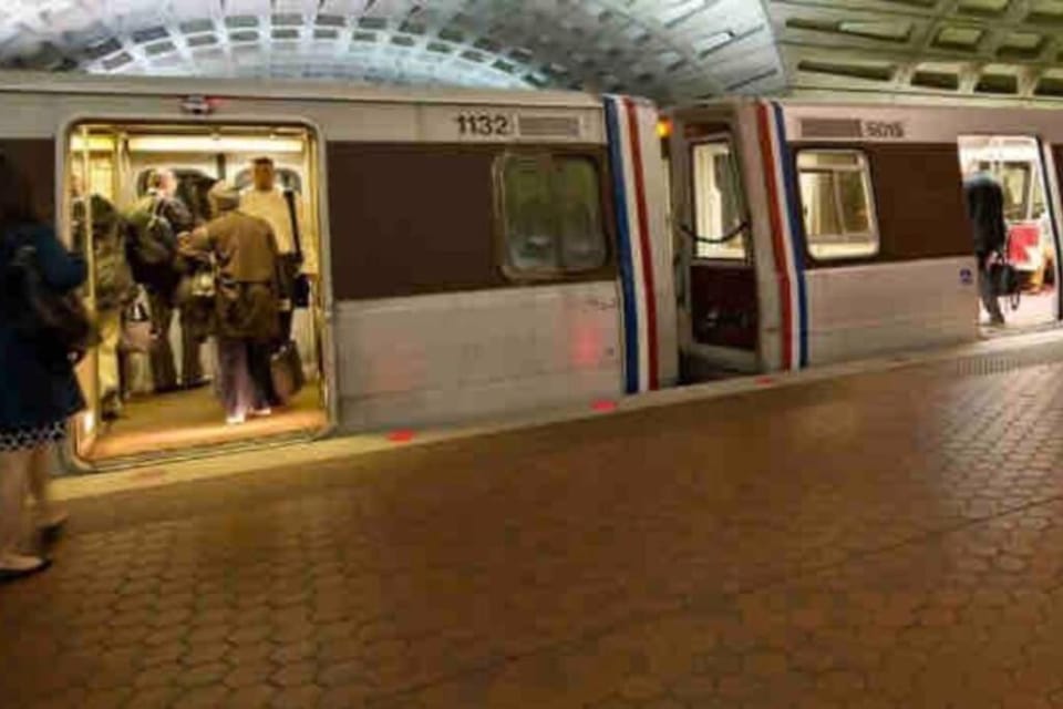 Urban Retreat Basement Studio Only Two Blocks From Metro! OFF STREET PARKING! Apartment in District of Columbia
