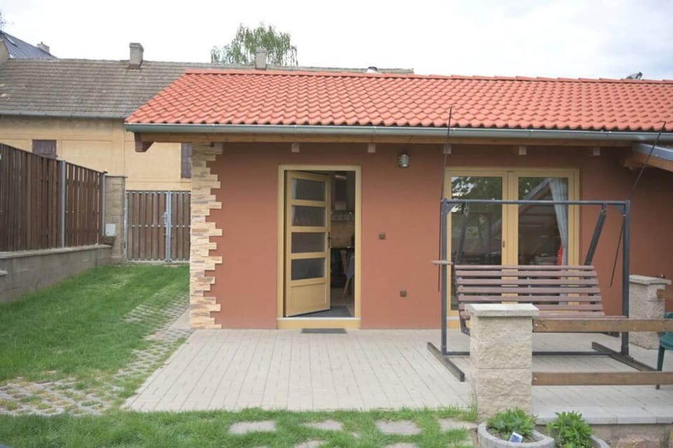 Útulný domek v zahradě v Unhošti nedaleko letiště Apartment in Czechia