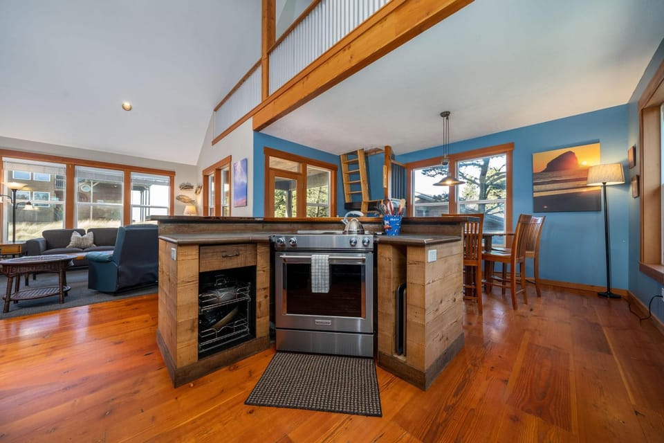 Swallows Nest House in Pacific City