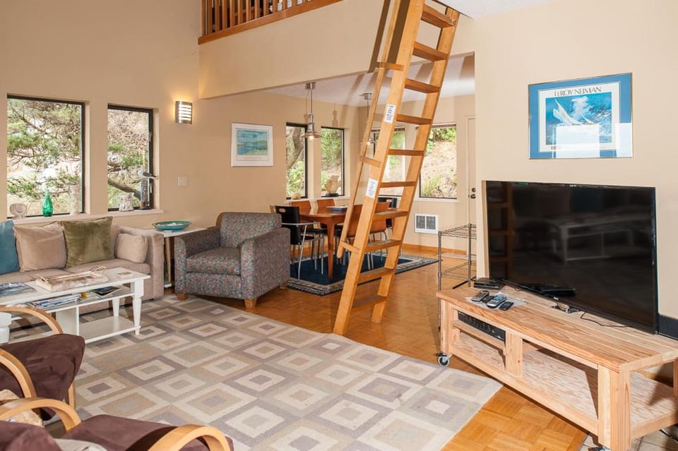 Calypso House in Lincoln City