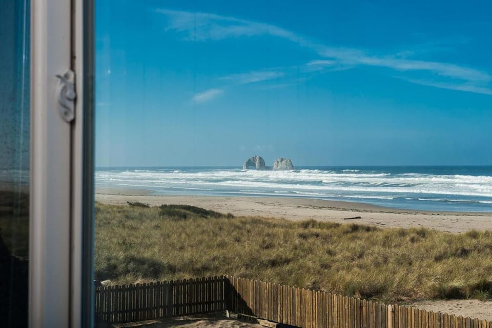 The Hamptons House in Rockaway Beach