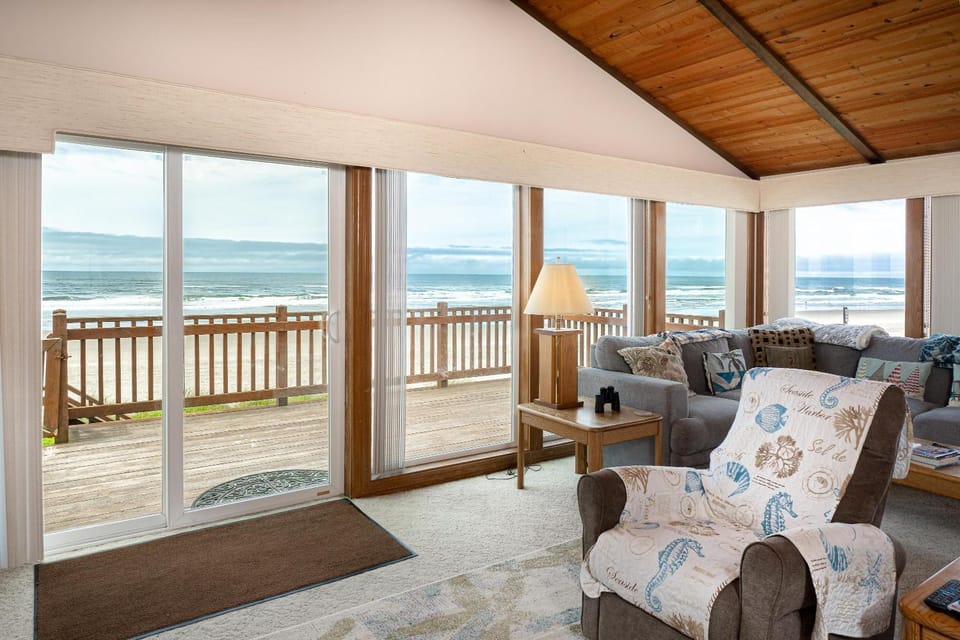 Twin Coho House in Rockaway Beach