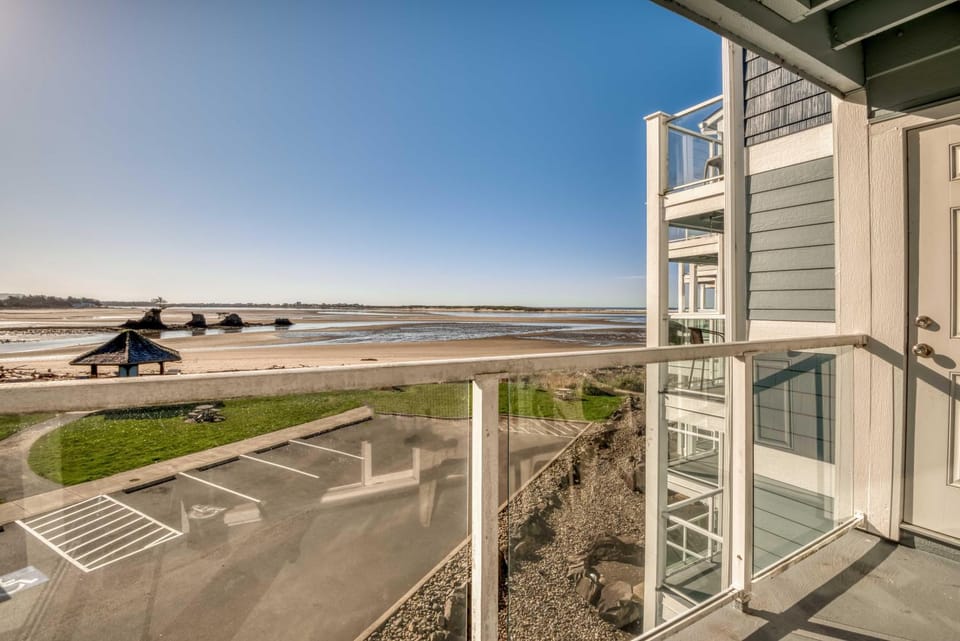 Waters Edge 302 House in Lincoln City