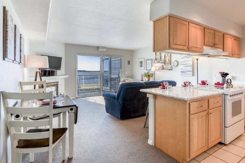 Waters Edge 303 House in Lincoln City