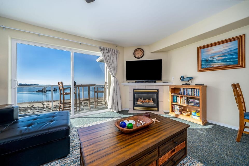 Waters Edge 404 House in Lincoln City