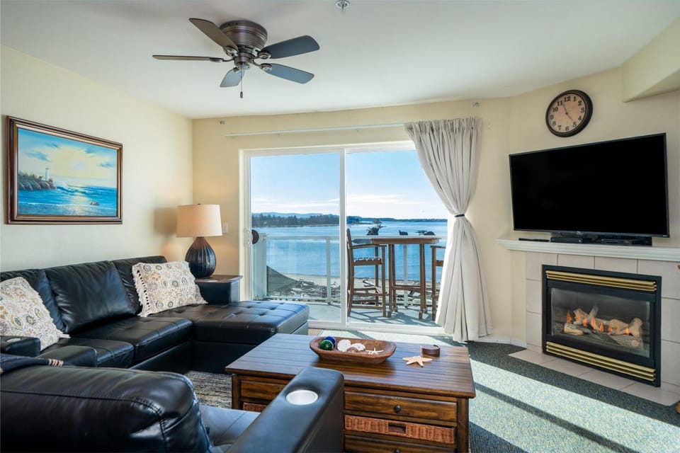 Waters Edge 404 House in Lincoln City