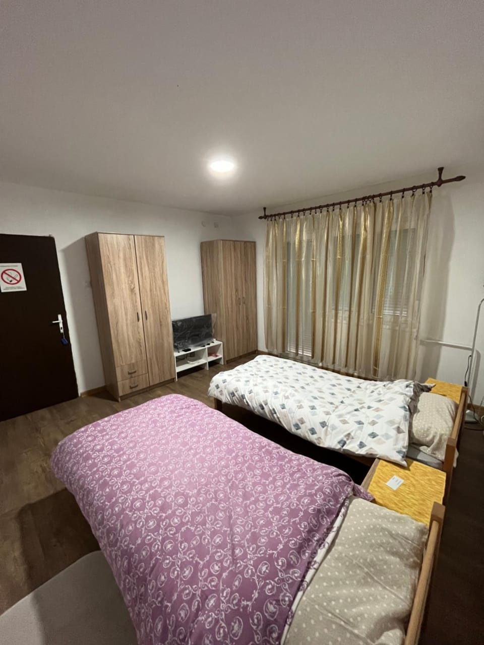 Bed, TV and multimedia, Photo of the whole room, Bedroom, wardrobe