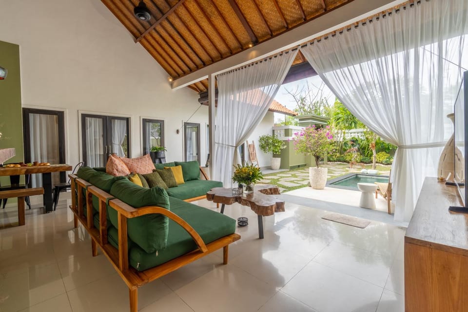 CASTELU 3BR peacefully villa near Mertanadi Apartment in North Kuta