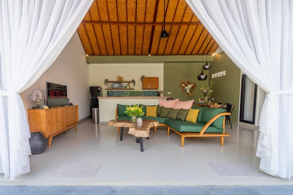 CASTELU 3BR peacefully villa near Mertanadi Apartment in North Kuta