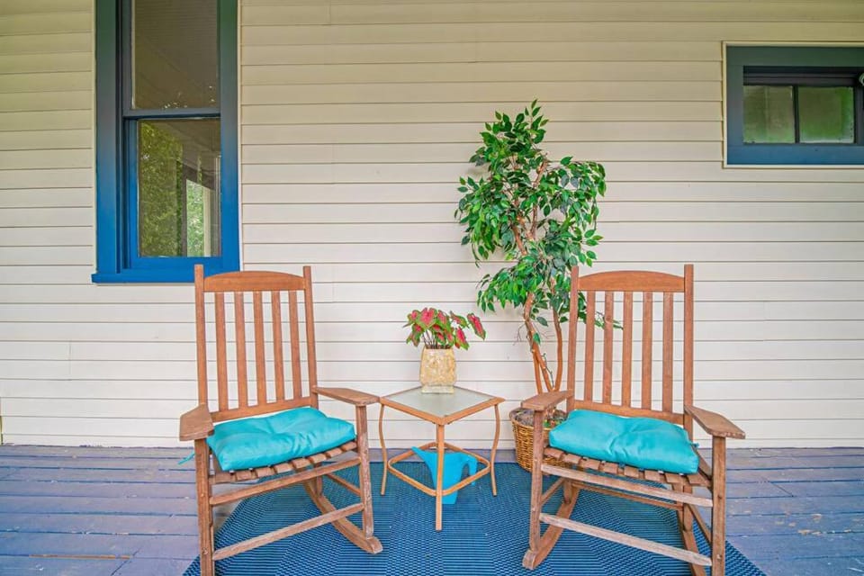 Historic Tate House Apartment by Marietta Square Apartment in Marietta