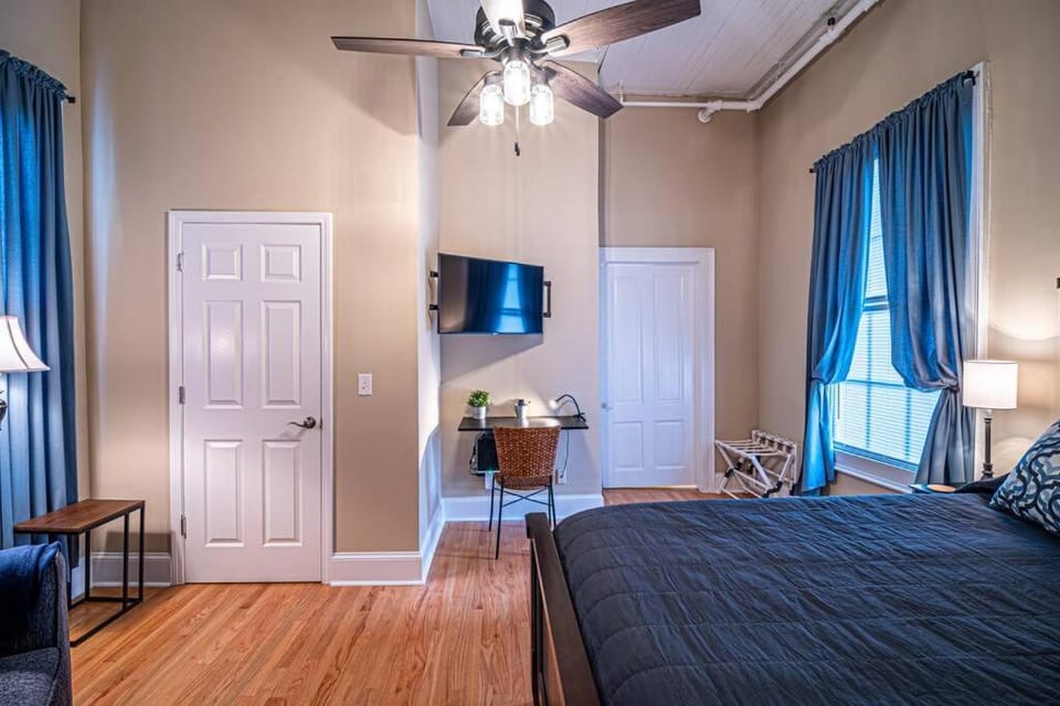 Historic Tate House Apartment by Marietta Square Apartment in Marietta