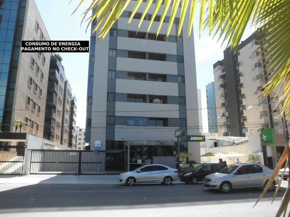 NA BEIRA MAR DE PAJUCARA - EDIFICO NEO 2- APARTAMENTO COM 02 QUARTOS - POSSUI VARANDA- VISTA LATERAL DO MAR- AVENIDA DOUTOR ANTONIO GOUVEIA 1081- CONSUMO ELETRICO É PAGO No CKECK-OUT 1KWH É 1,35 REIAS -TEM TELA DE PROTEÇÃO- Apartment in Maceió
