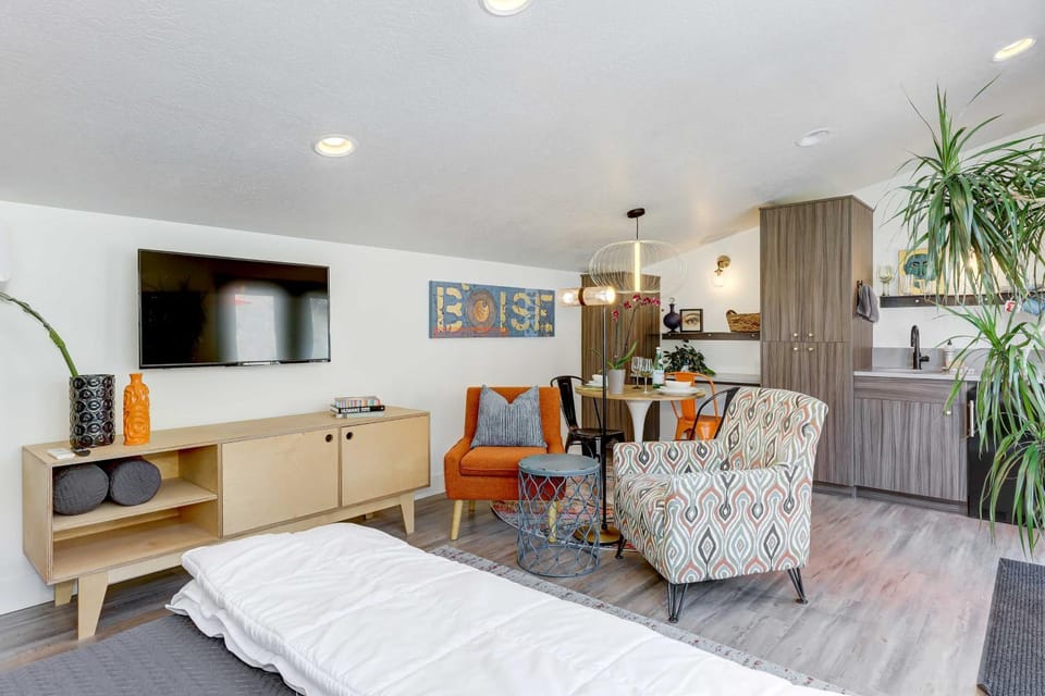 Stylish & Modern Boise Studio w/ Foothills Views! Apartment in Garden City