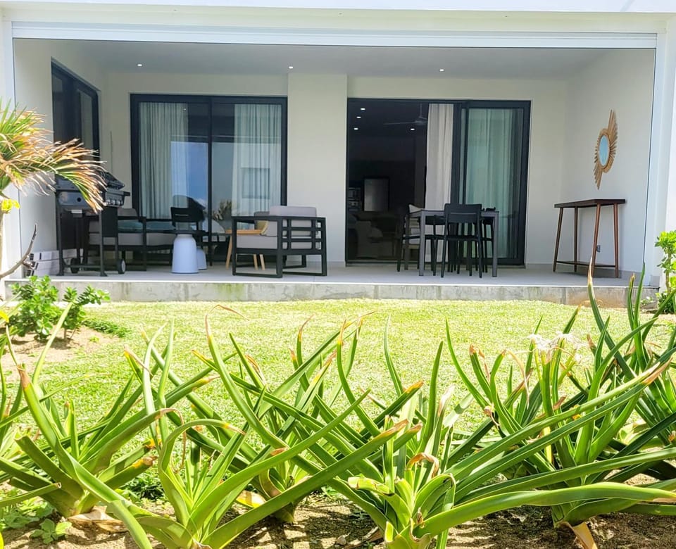 Patio, Facade/entrance