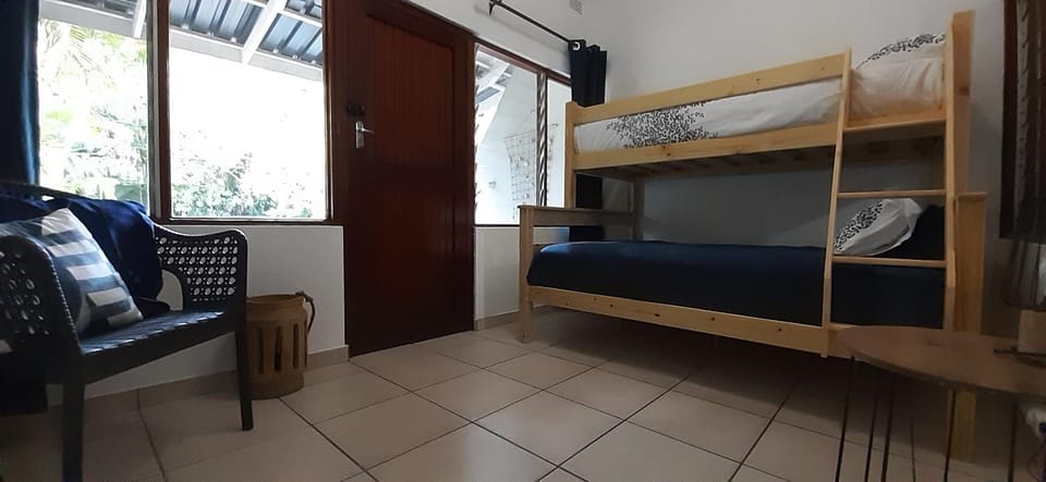 Bedroom, bunk bed