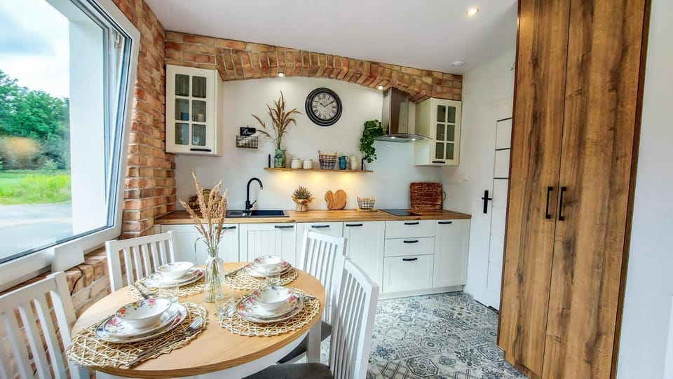 Dining area, kitchen
