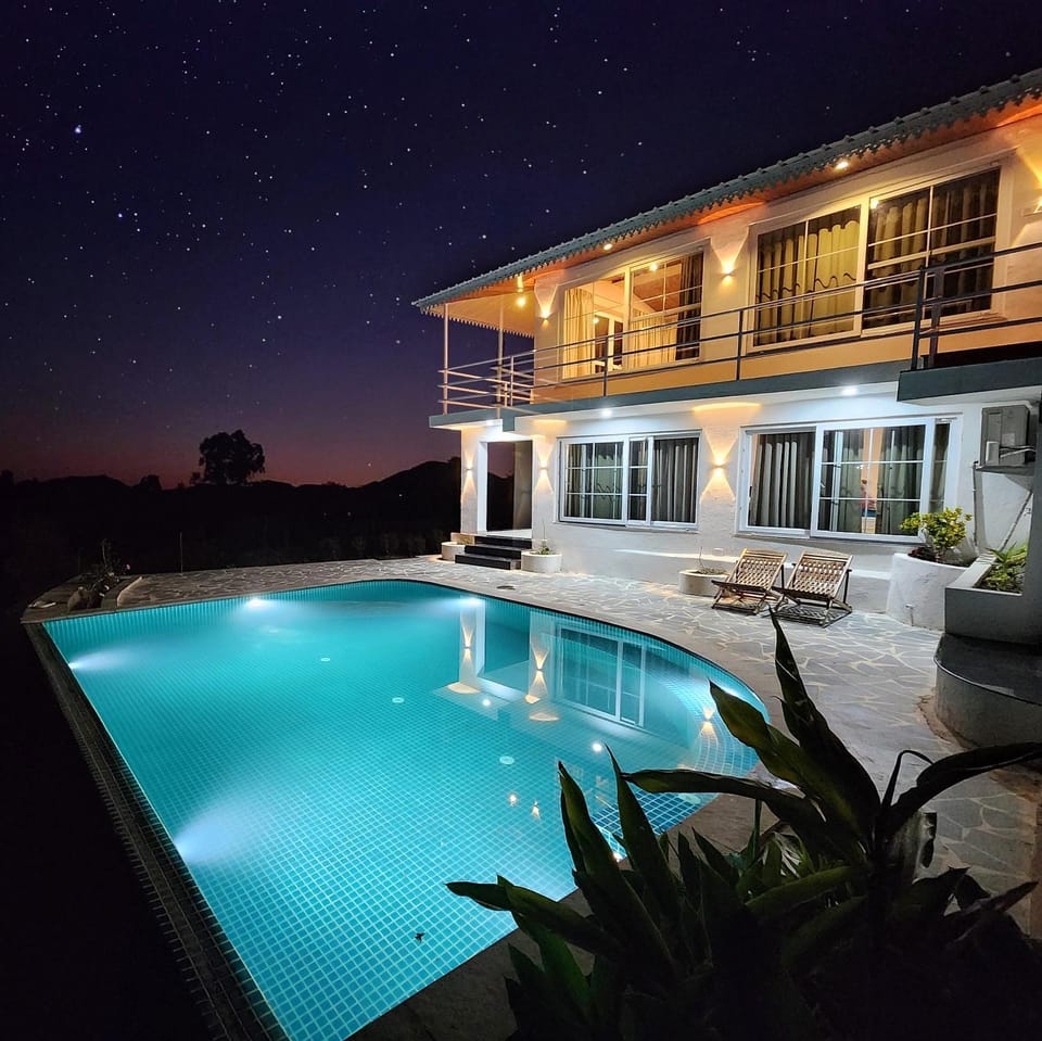 Property building, Restaurant/places to eat, Swimming pool