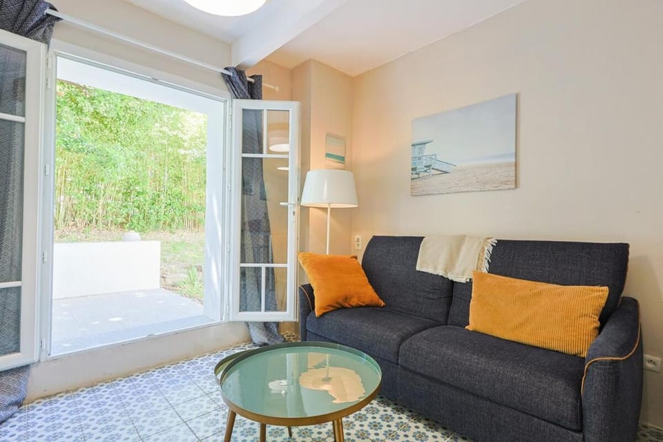 Maison de charme à 200 bord de mer, terrasse, jardin- Lesclesdenicole Apartment in French Riviera