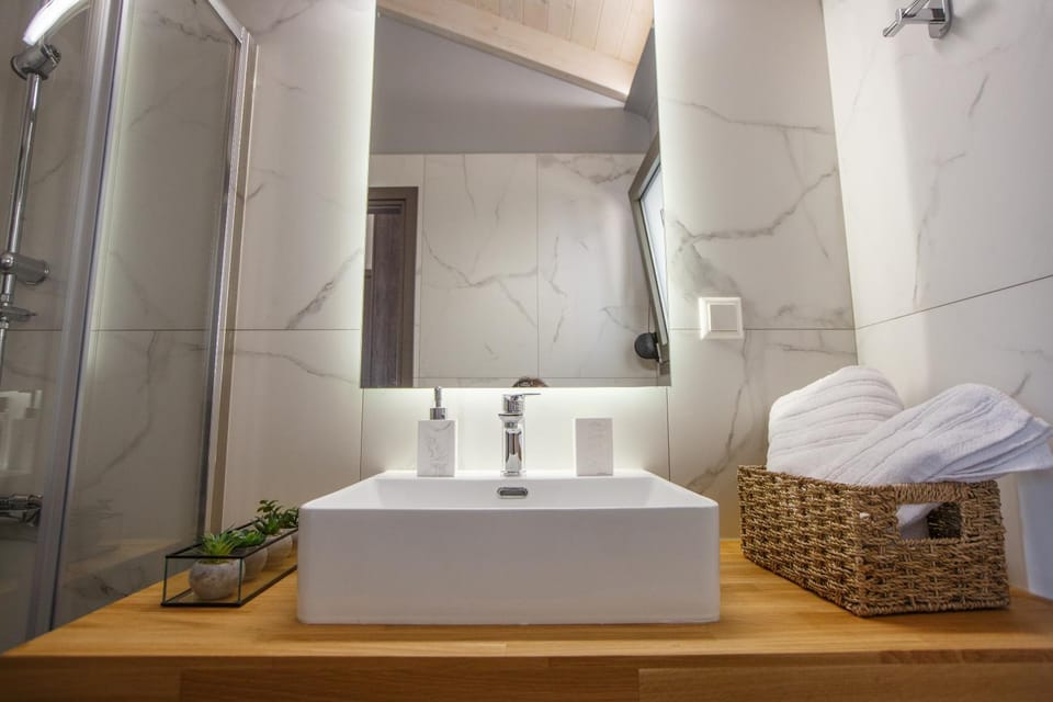 Bathroom, towels