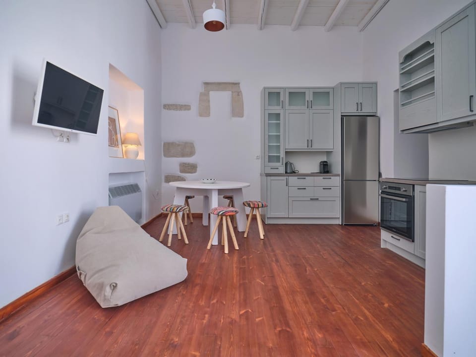 TV and multimedia, Dining area