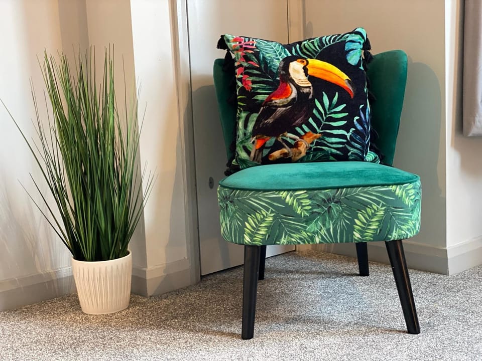 Funky Stylish Apartment! - 5 Minute Walk to the Best Beach! - Great Location - Parking - Fast WiFi - Smart TV - Newly decorated - sleeps up to 4! Close to Bournemouth & Poole Town Centre & Sandbanks Apartment in Poole